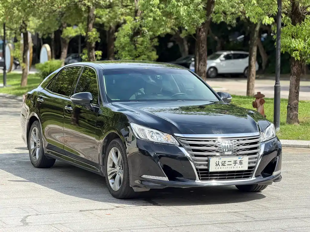 Toyota Crown 2015 — фото 13