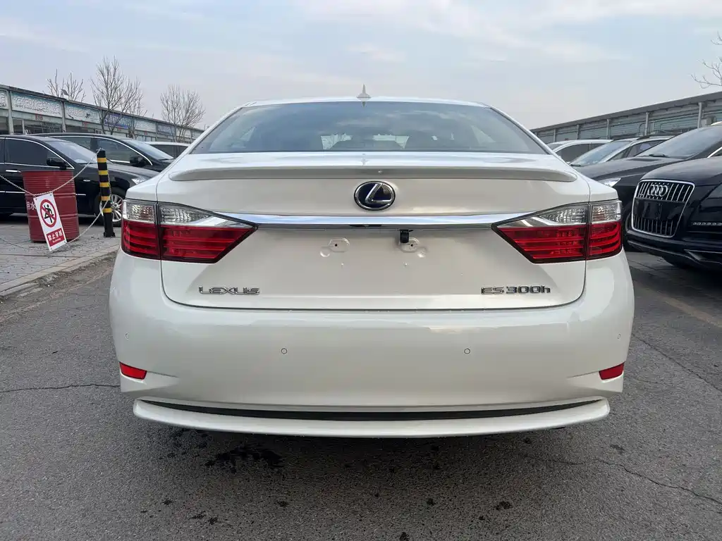 Lexus ES 2015 — фото 9
