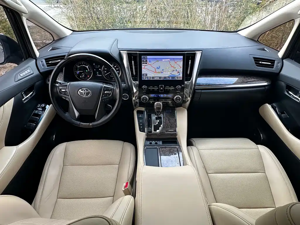 Toyota Alphard 2021 — фото 26