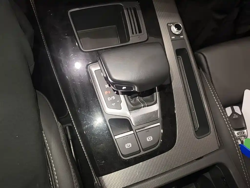 Audi Q5L 2023 — фото 14