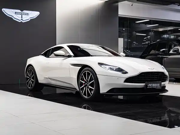 Aston Martin DB11 2019