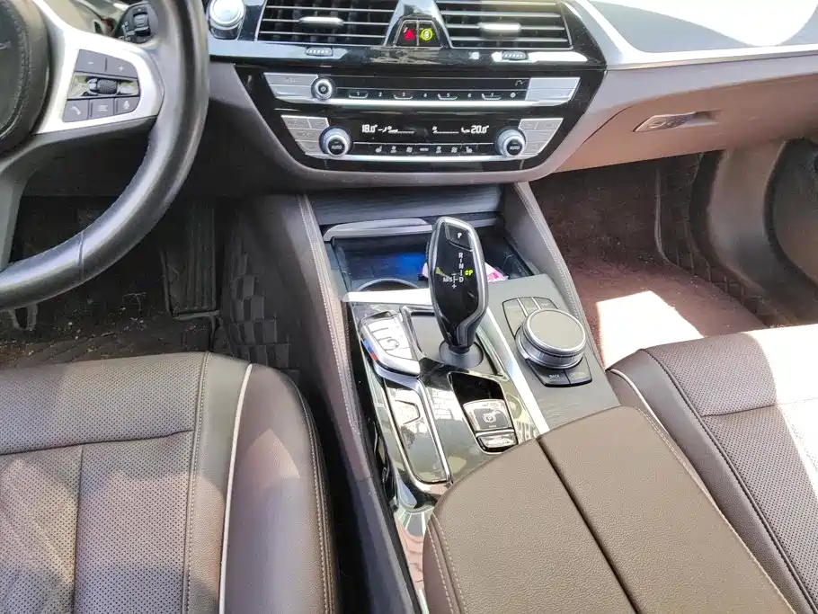 BMW 5 Series New Energy 2022 — фото 16