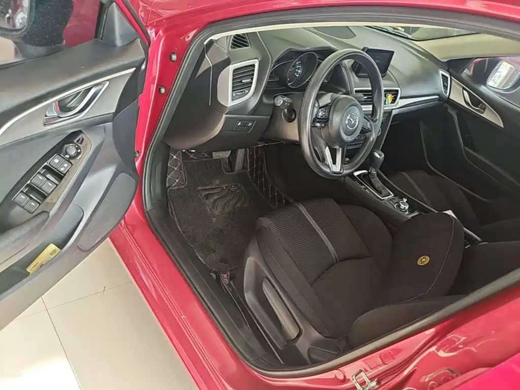 Mazda 3 Axela 2019 — фото 16