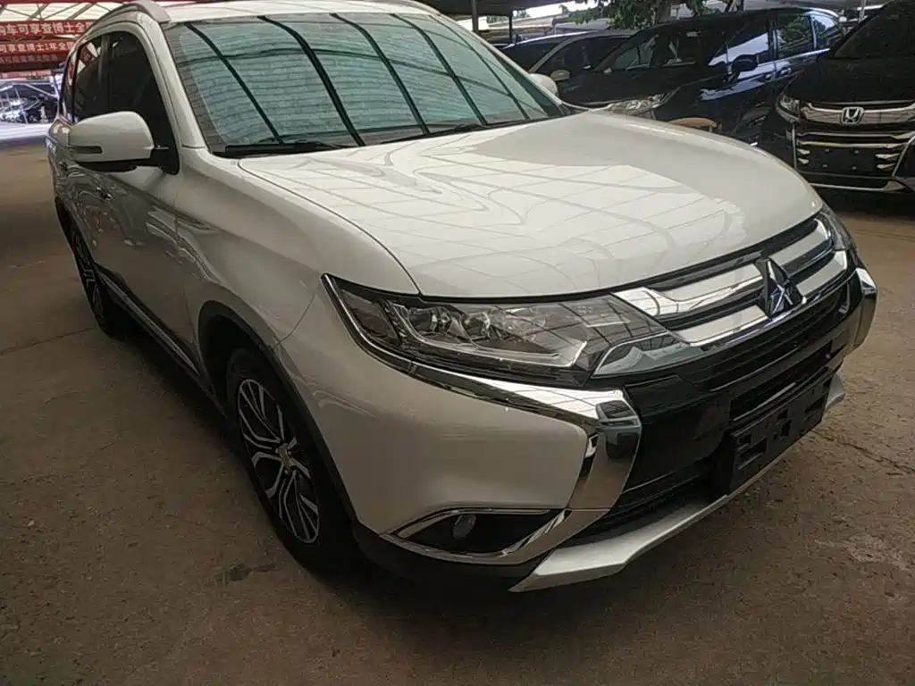 Mitsubishi Outlander 2018 — фото 4