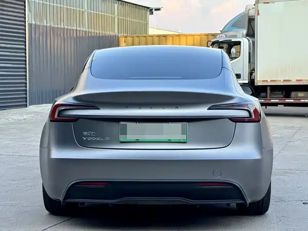 Tesla Model 3 2025