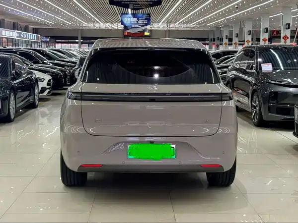Li Auto L6 2025