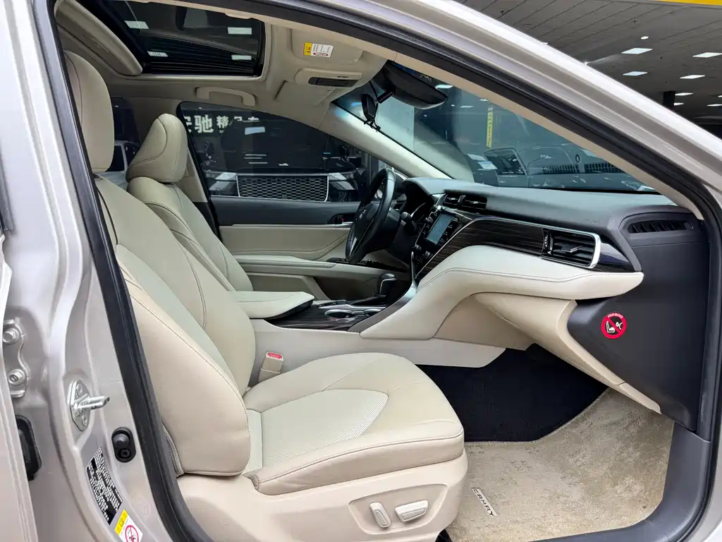 Toyota Camry 2018 — фото 10