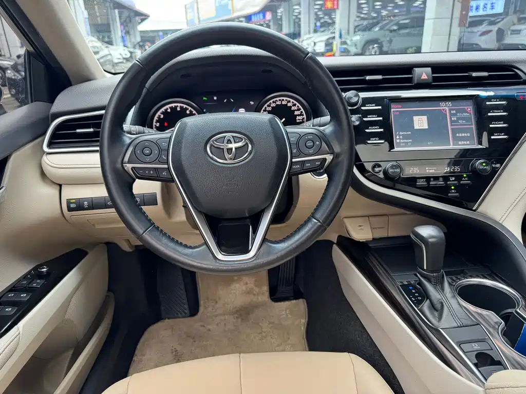 Toyota Camry 2018 — фото 19