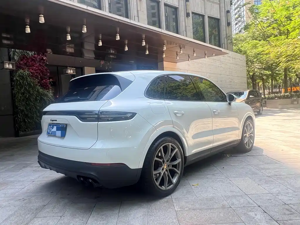 Porsche Cayenne 2023 — фото 17