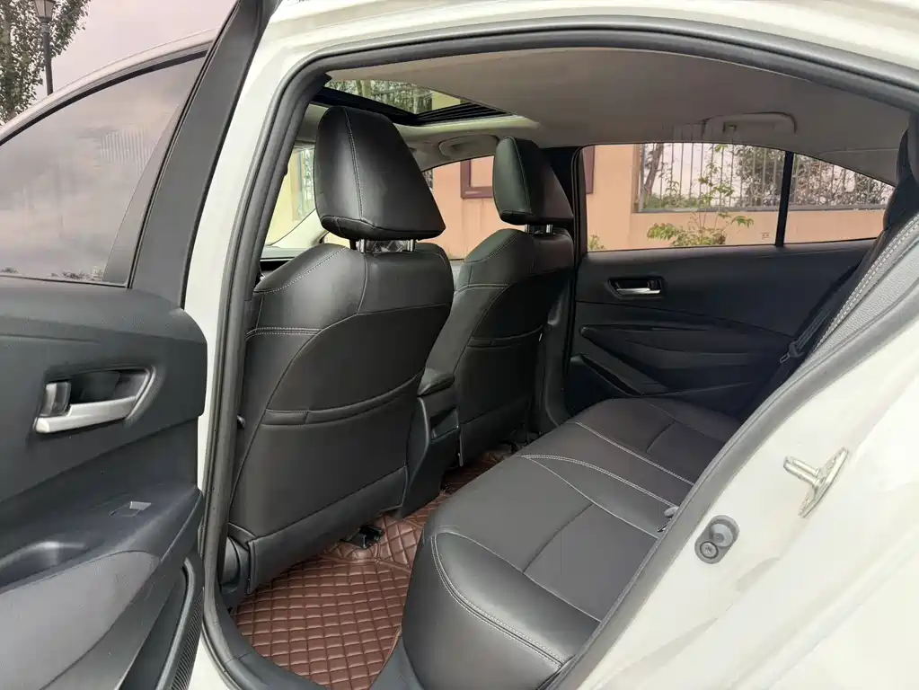Toyota Corolla 2023 — фото 10