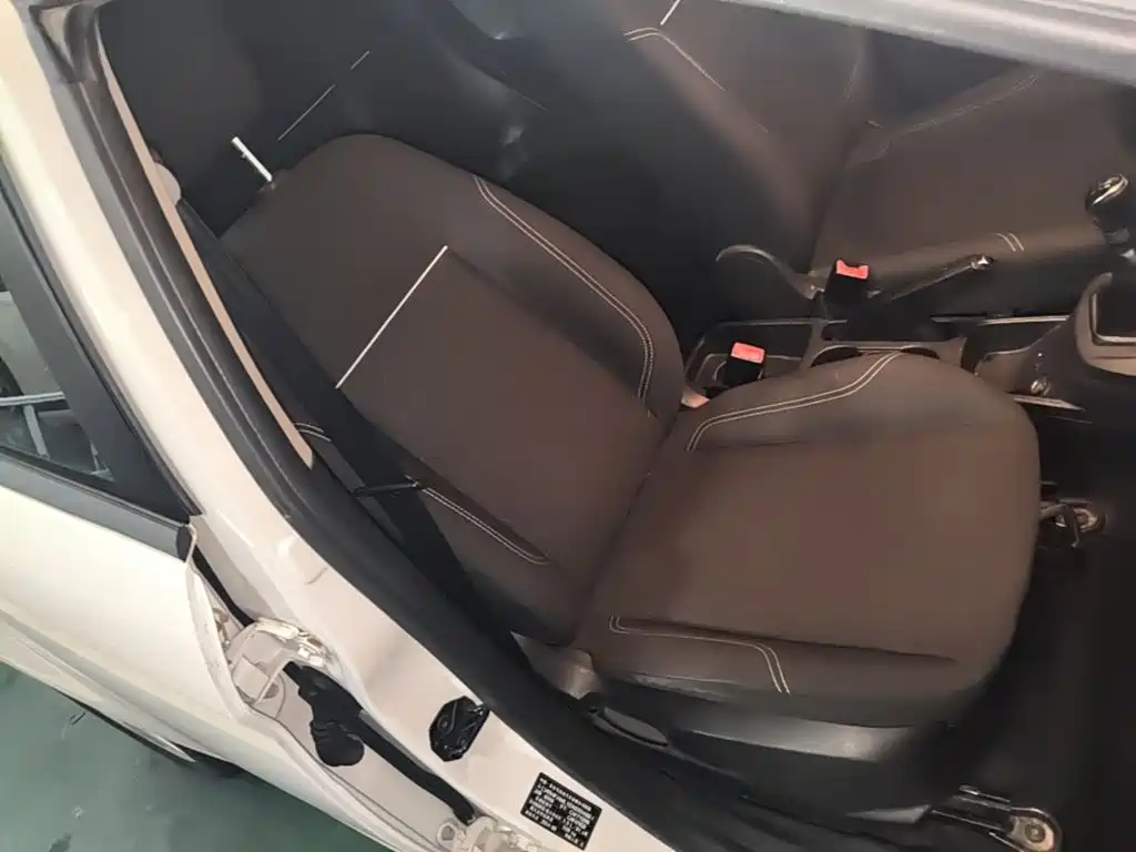 Ford Fiesta 2015 — фото 25