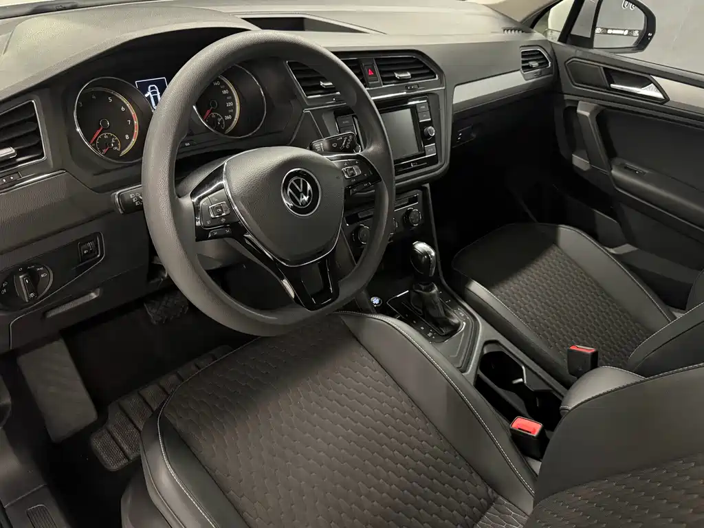 Volkswagen Tiguan L 2020 — фото 5