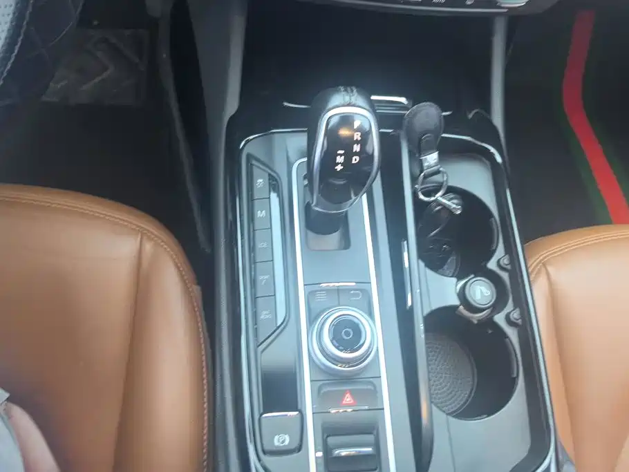 Maserati Levante 2017 — фото 16