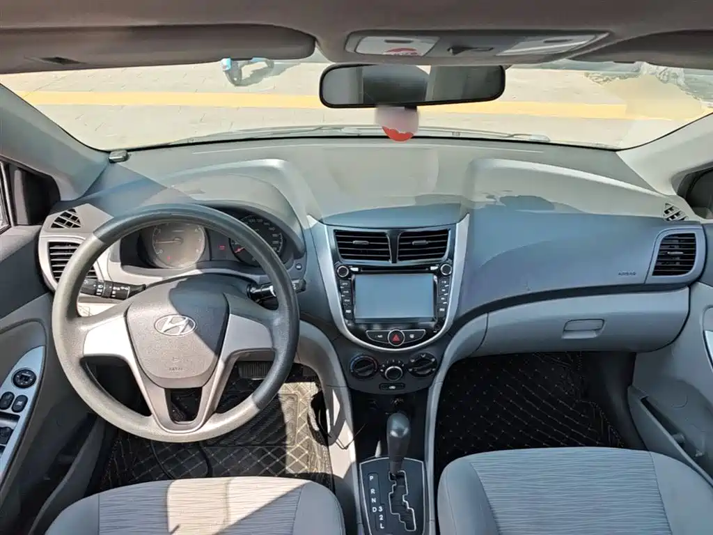 Hyundai Verna 2016 — фото 10