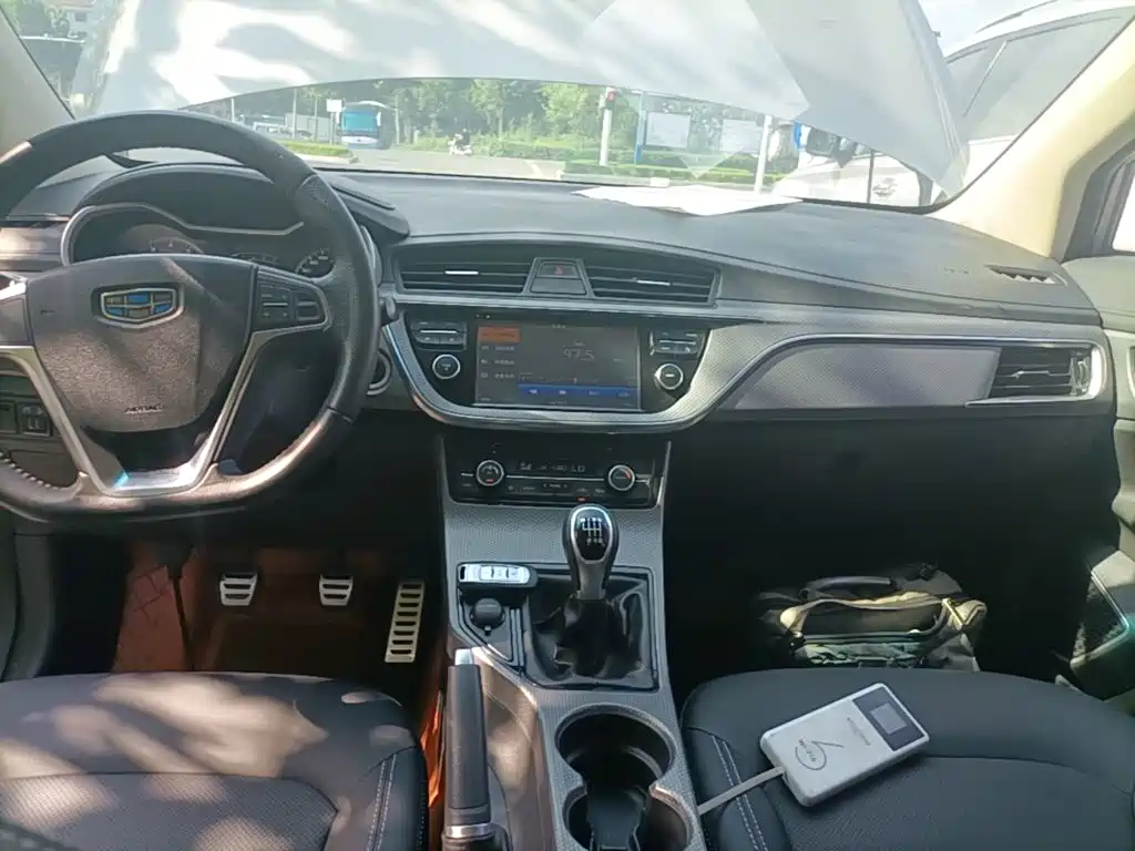 Geely Emgrand GS 2018 — фото 13