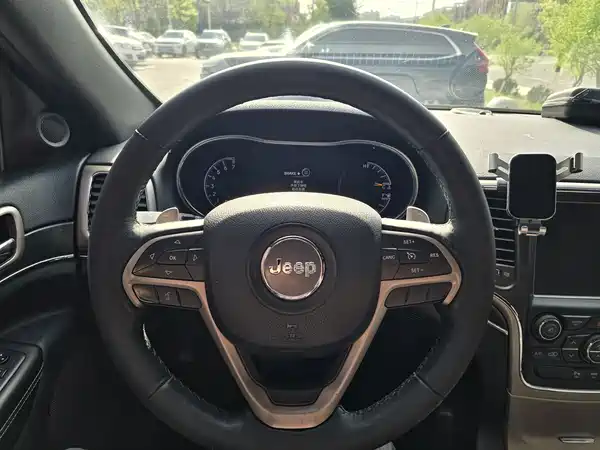 Jeep Grand Cherokee 2016
