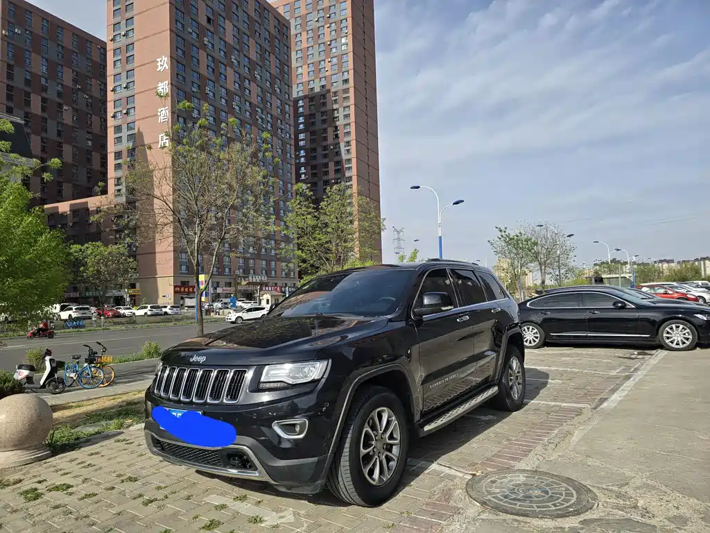 Jeep Grand Cherokee 2016 — фото 1