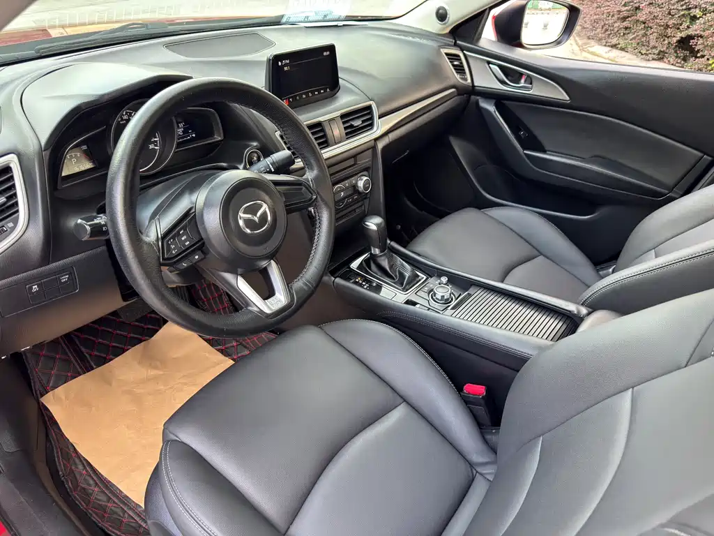 Mazda 3 Axela 2017 — фото 10