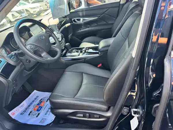 Infiniti Q70 2017