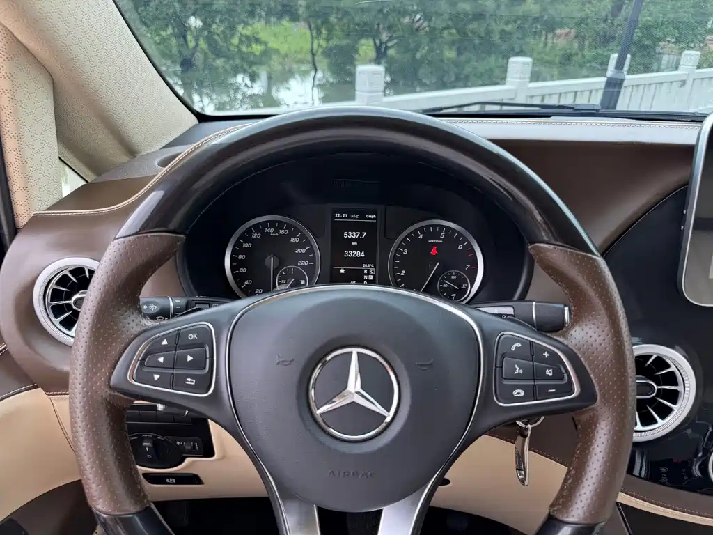 Mercedes-Benz Vito 2023 — фото 18