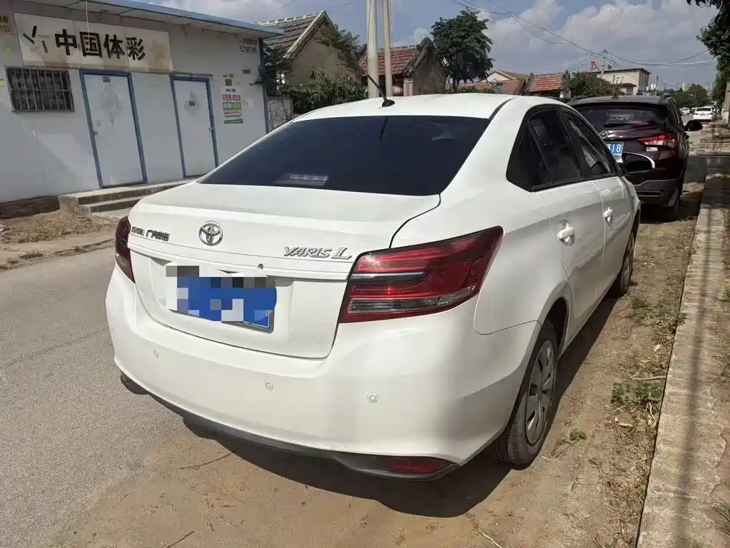 Toyota Yaris L 2020