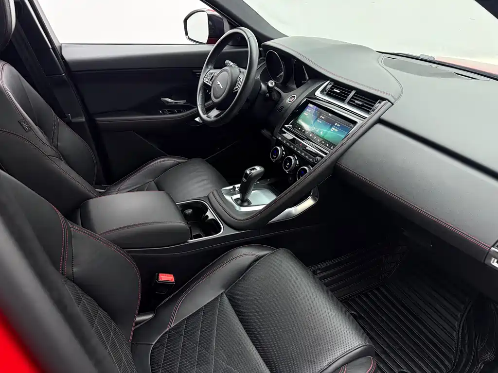 Jaguar E-PACE 2019 — фото 21
