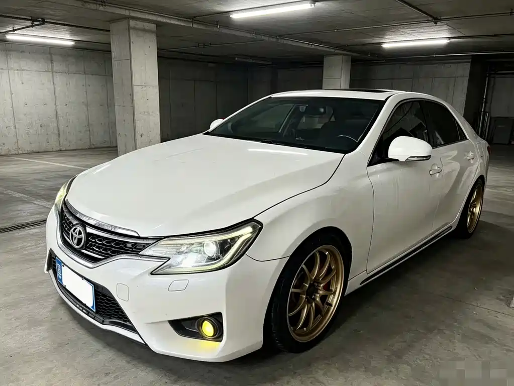 Toyota Reiz 2015 — фото 1