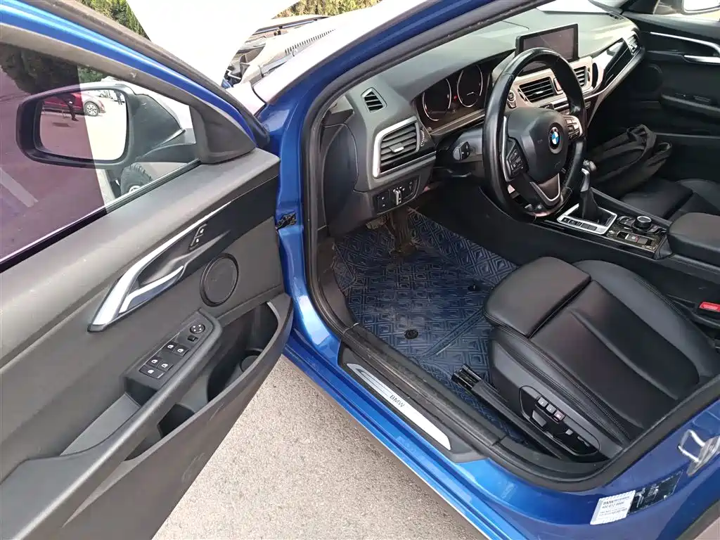 BMW 1 Series 2018 — фото 16