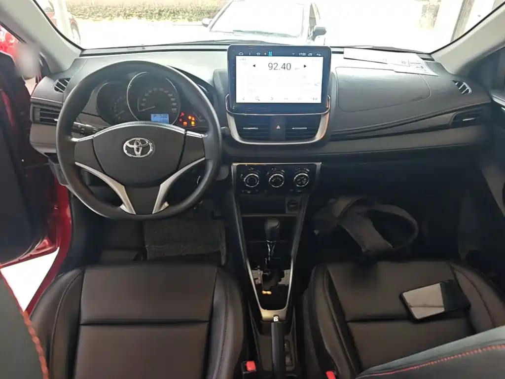 Toyota Yaris L 2020 — фото 10