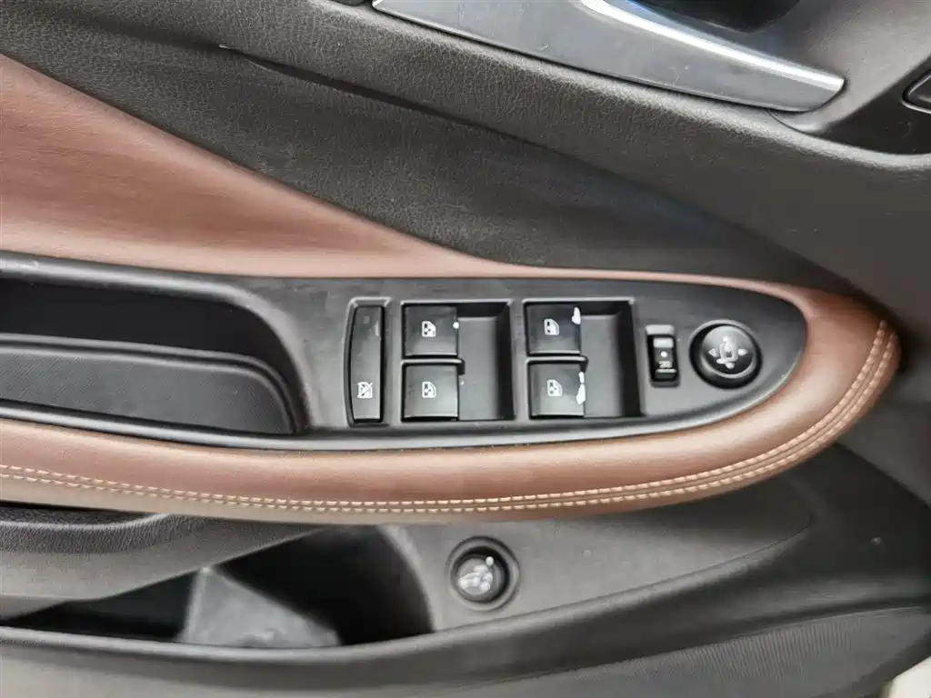 Buick Envision Plus 2016 — фото 9