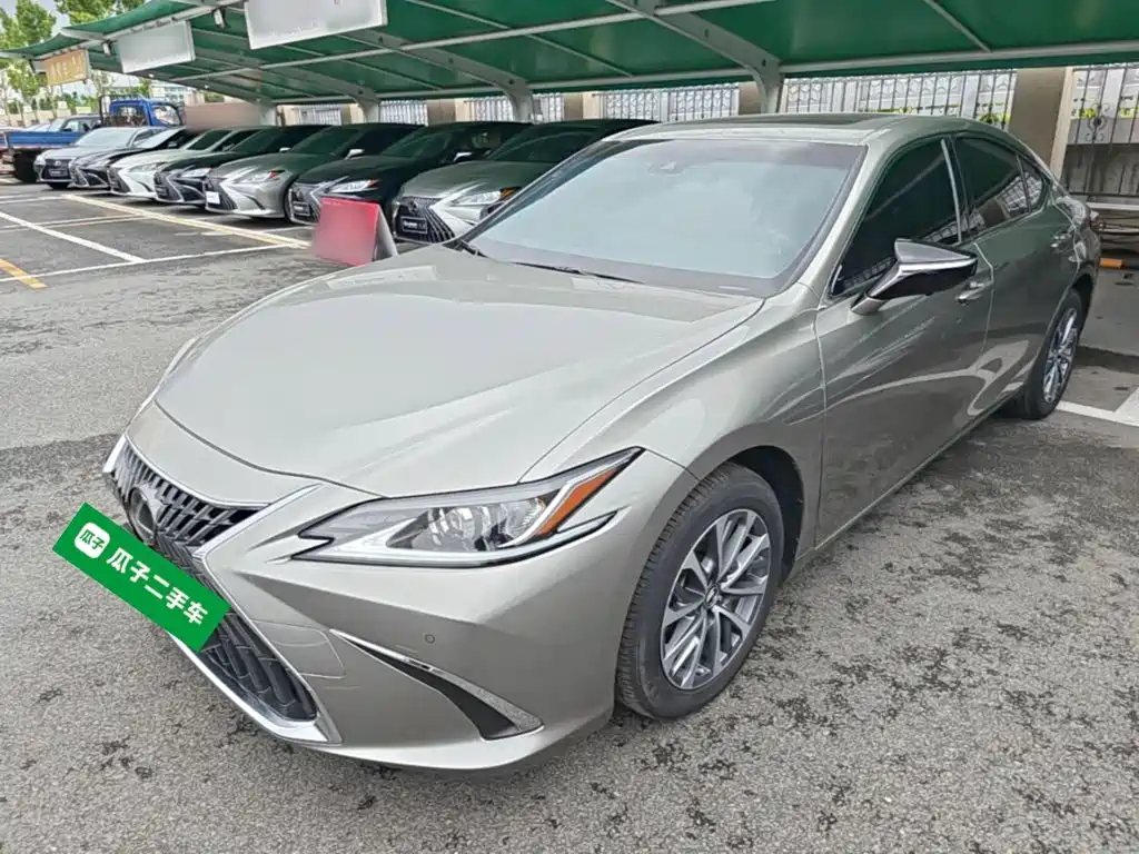 Lexus ES 2024