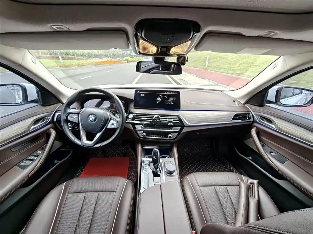 BMW 5 Series 2021 — фото 14