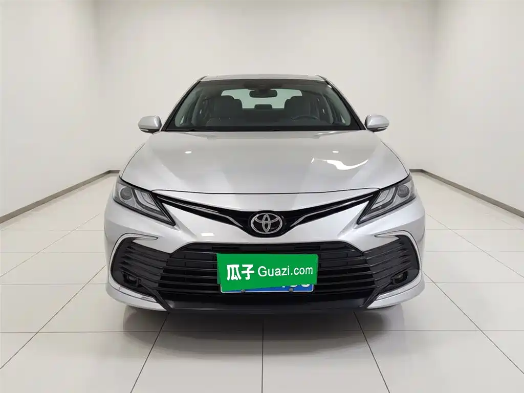 Toyota Camry 2022 — фото 2