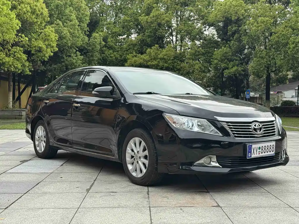 Toyota Camry 2014 — фото 6