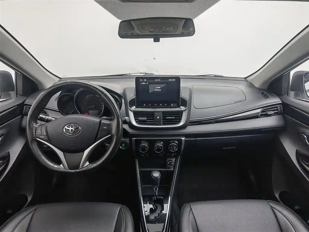 Toyota Yaris L 2021