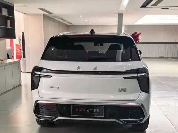 Hongqi HS3 2024