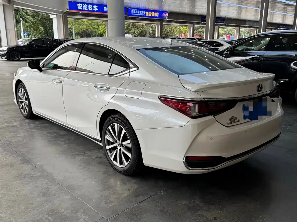 Lexus ES 2021 — фото 15