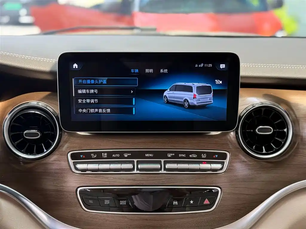 Mercedes-Benz V-Class 2023 — фото 14