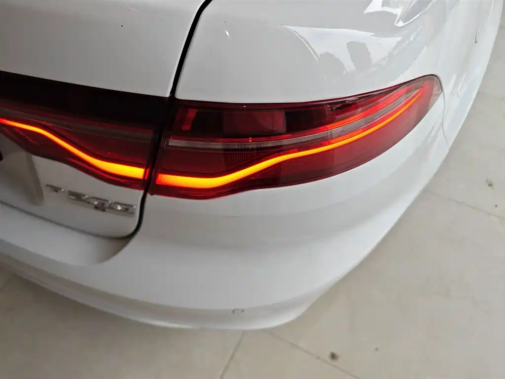 Jaguar XEL 2021 — фото 24