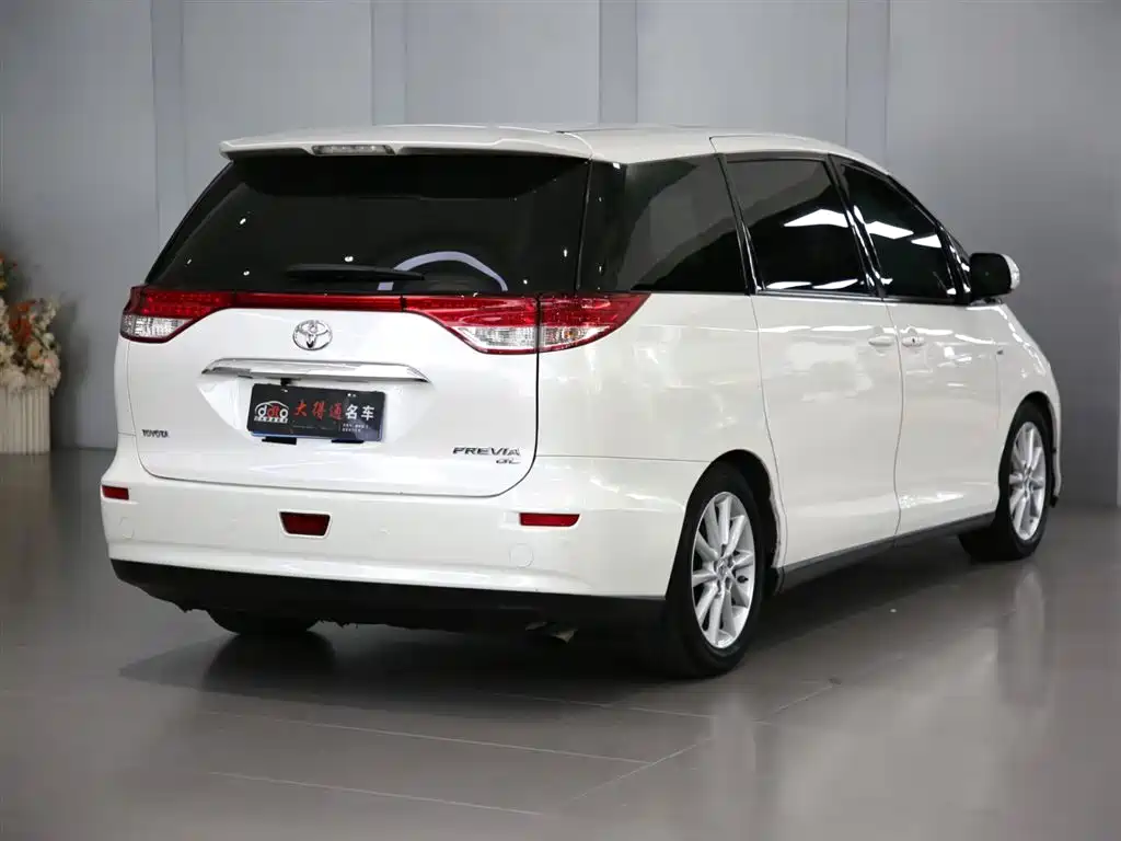 Toyota Previa 2017 — фото 3