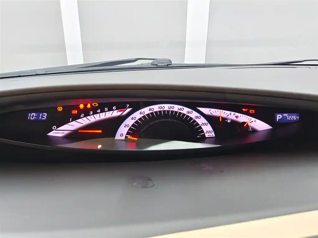 Toyota Previa 2017 — фото 20