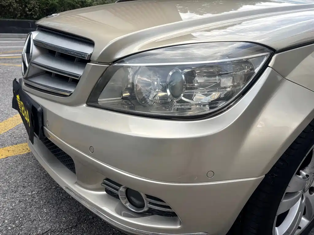 Mercedes-Benz C-Class 2011