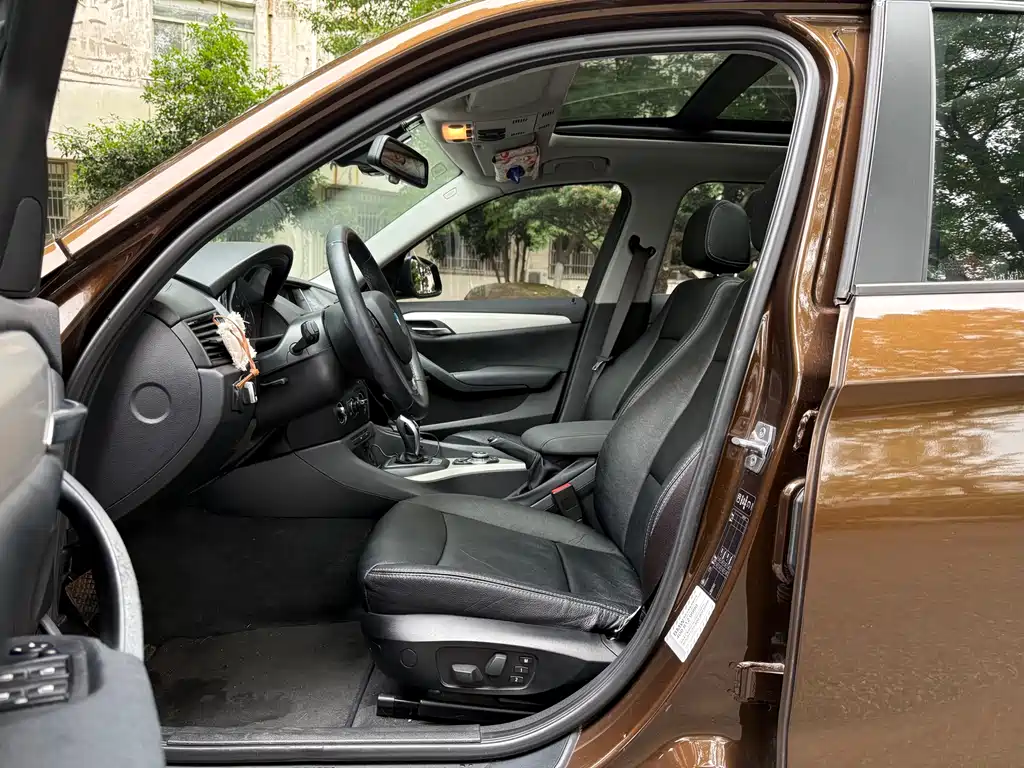 BMW X1 2015 — фото 8