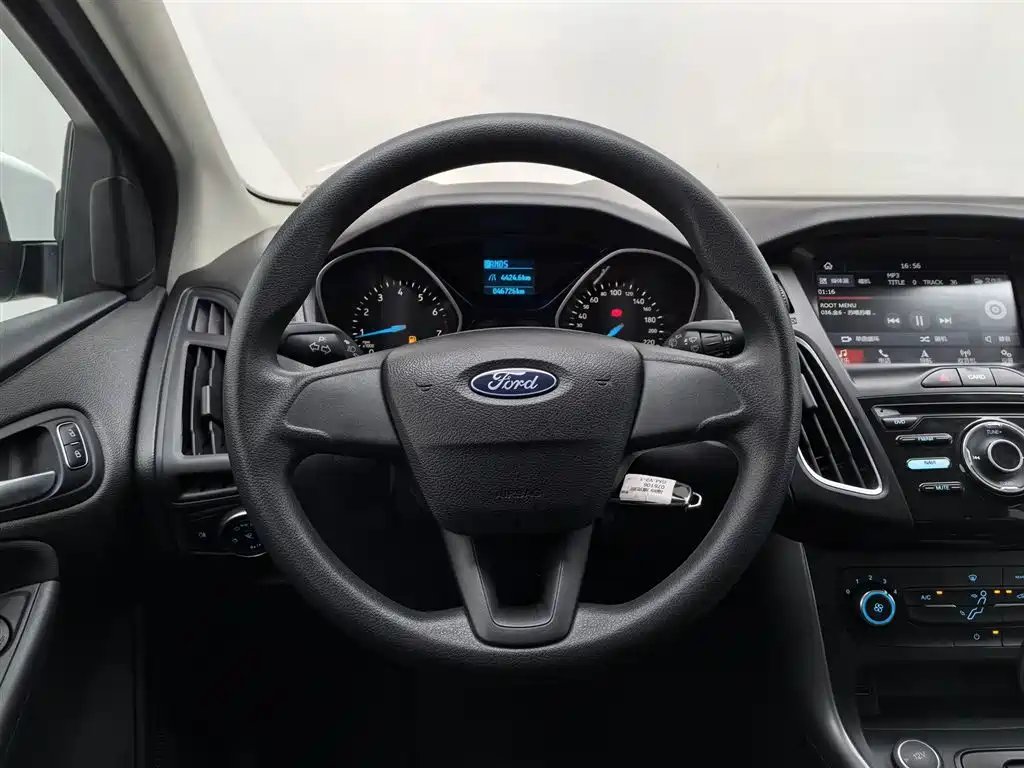 Ford Focus 2018 — фото 11