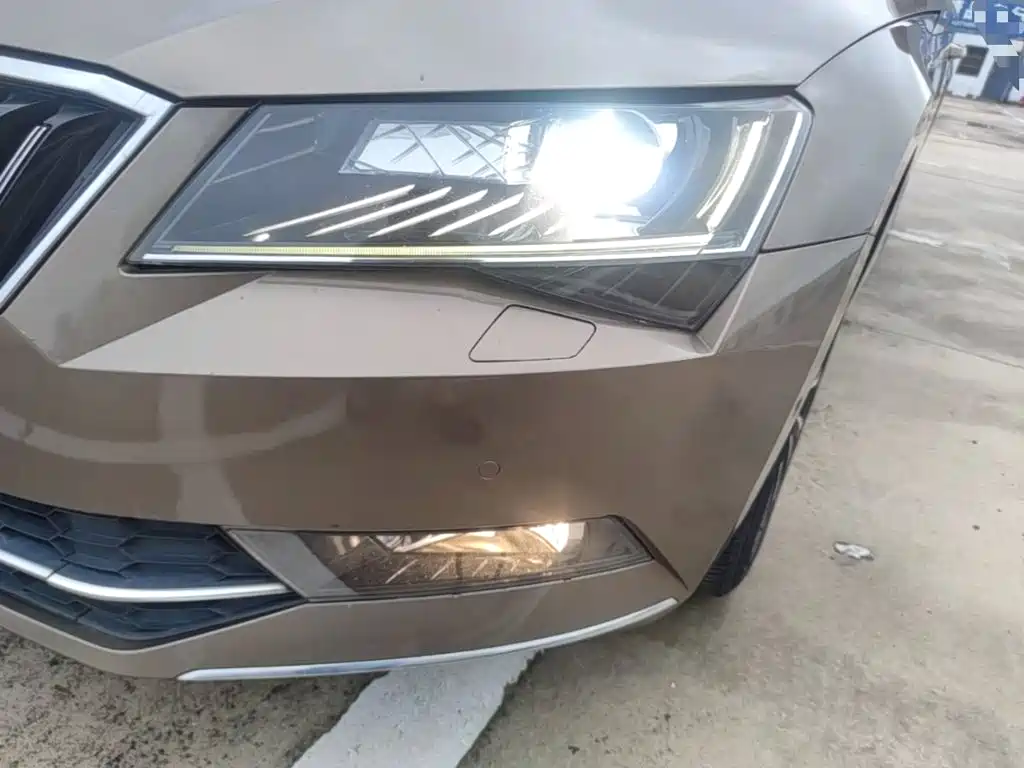 Skoda Superb 2016 — фото 24