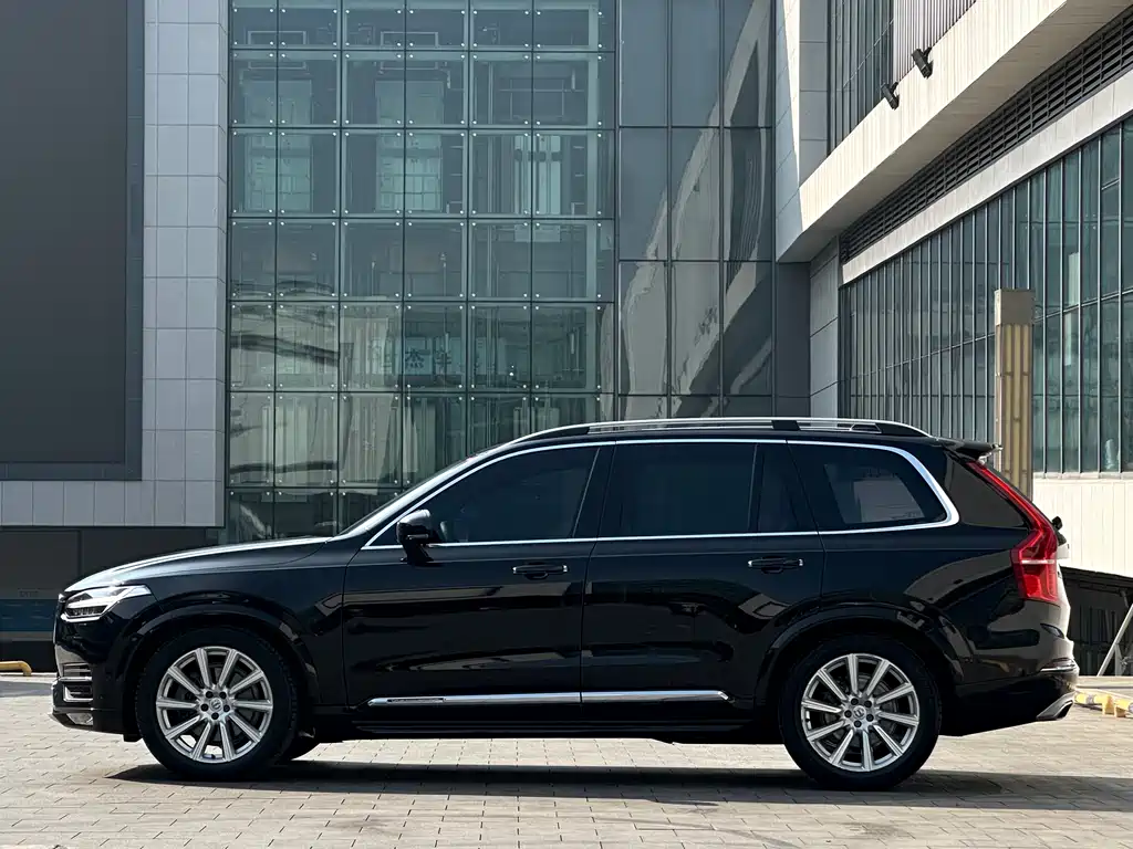 Volvo XC90 2018 — фото 4