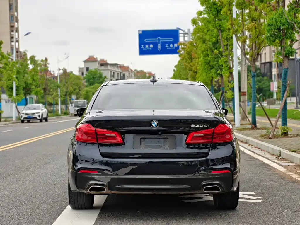 BMW 5 Series 2018 — фото 3