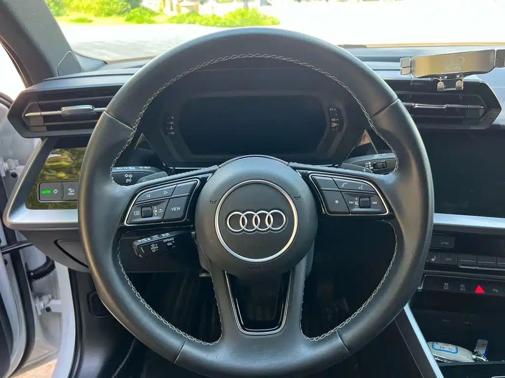 Audi A3 2023 — фото 8