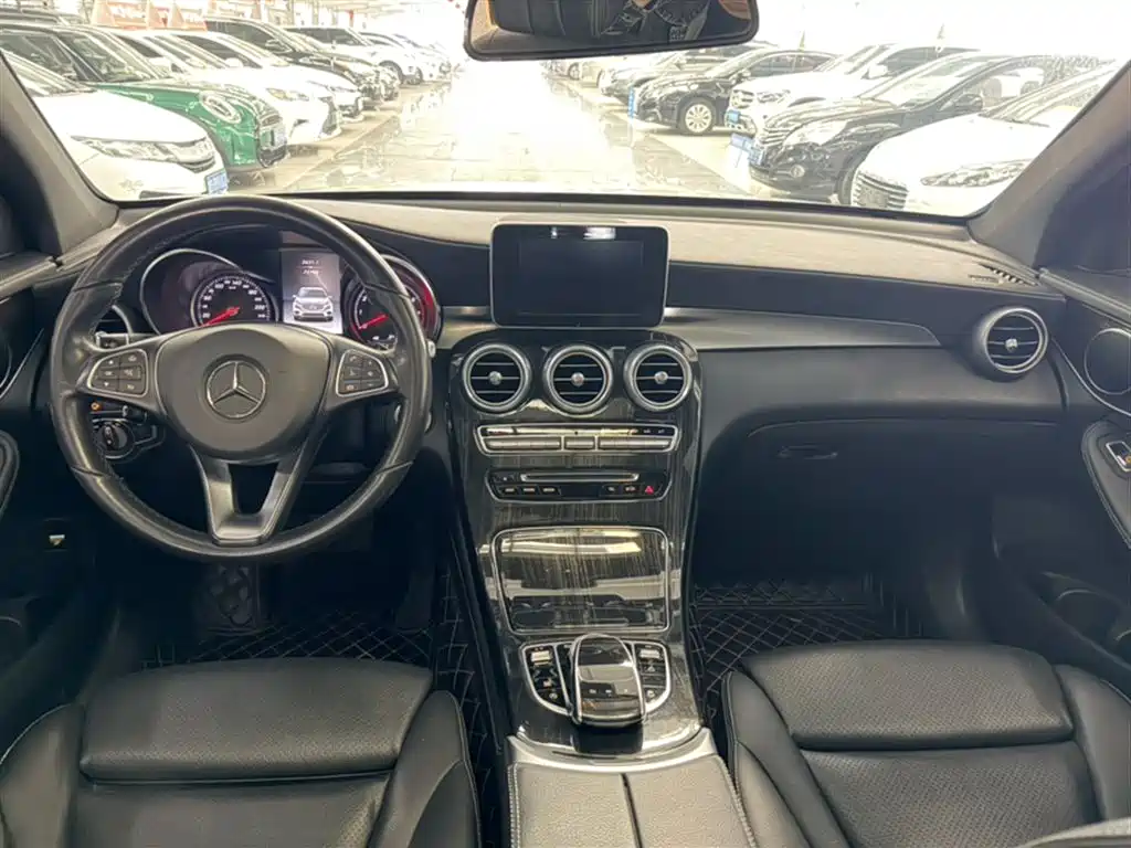 Mercedes-Benz GLC 2018 — фото 12