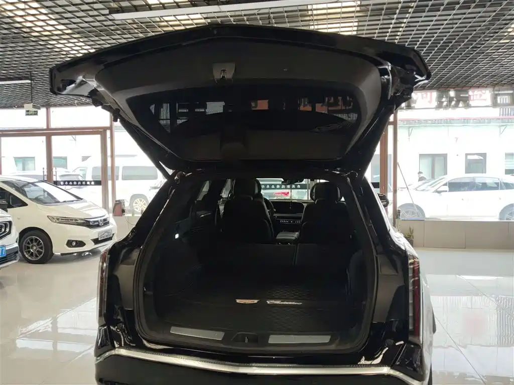 Cadillac XT5 2025 — фото 15